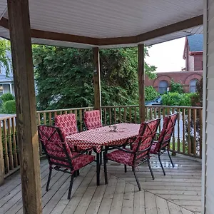 garden-2-storey-house.niagara-fallshotels.com/